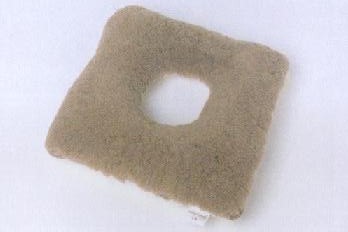 Cojín Antiescaras Abertura NATURLAMB SINTETIC. Confort en las largas permanencias en la silla de ruedas. Ref. NL451